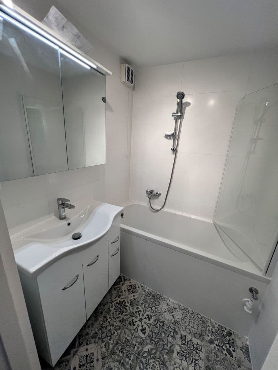 Pronájem bytu 3+1 61 m², Lužná, Praha, Praha Pronájem bytu 3+1 61 m², Lužná, Praha, Praha