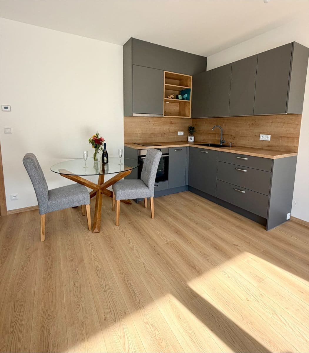 Pronájem bytu 1+kk 35 m², Mecháčková, Praha, Praha Pronájem bytu 1+kk 35 m², Mecháčková, Praha, Praha