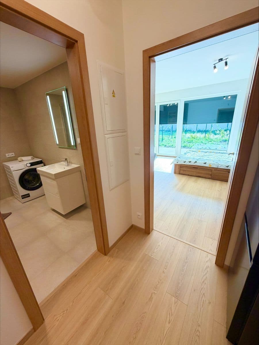 Pronájem bytu 1+kk 35 m², Mecháčková, Praha, Praha Pronájem bytu 1+kk 35 m², Mecháčková, Praha, Praha