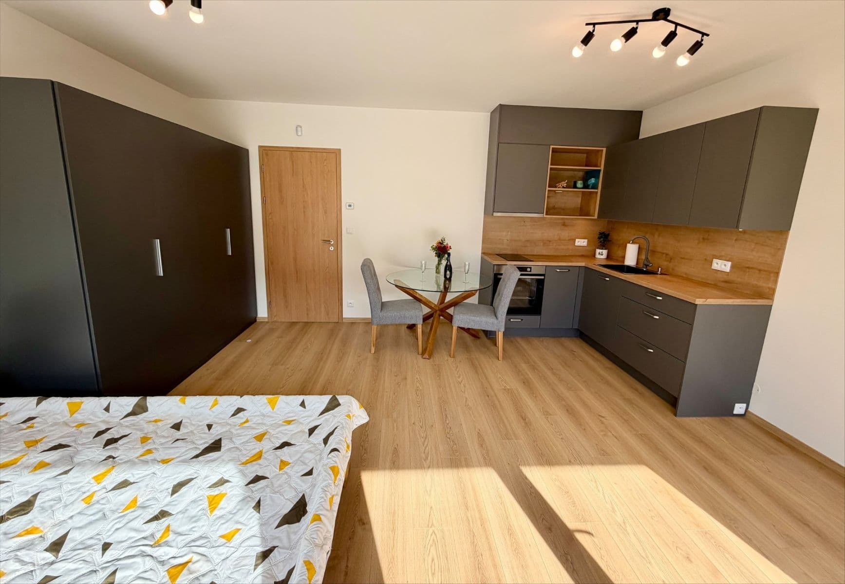 Pronájem bytu 1+kk 35 m², Mecháčková, Praha, Praha Pronájem bytu 1+kk 35 m², Mecháčková, Praha, Praha