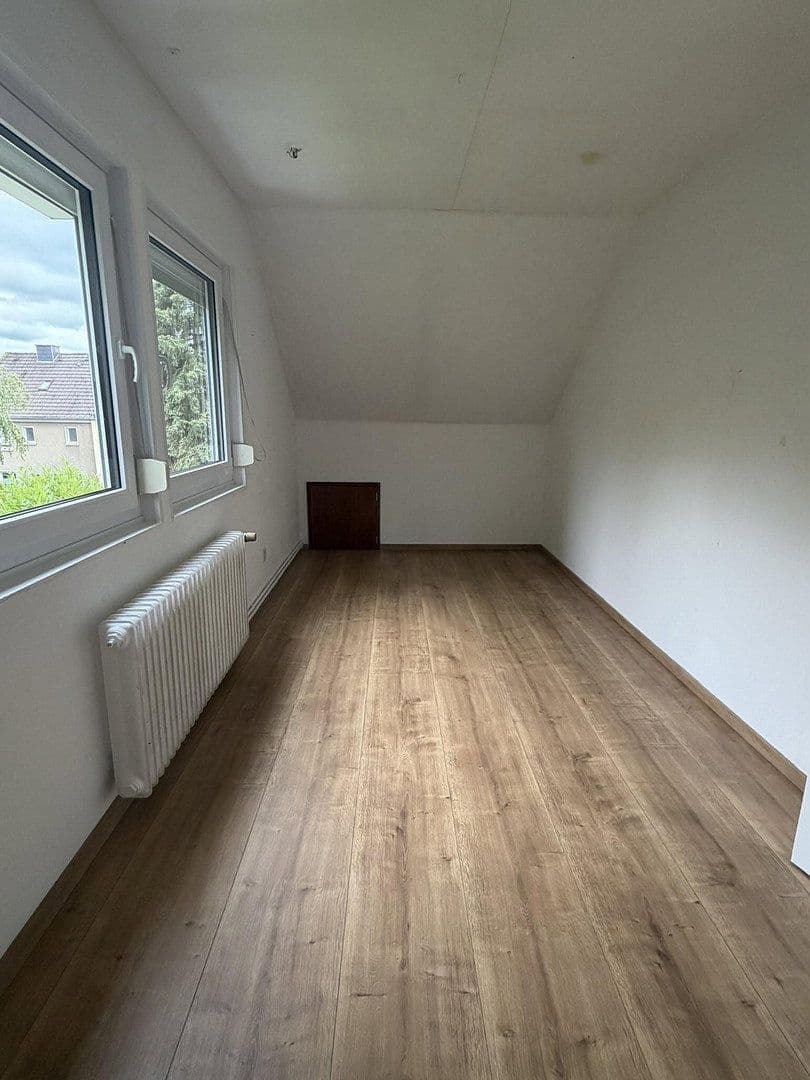 Prodej domu 130 m², pozemek 575 m², Brockenstraße 13, Solingen, Severní Porýní-Vestfálsko Prodej domu 130 m², pozemek 575 m², Brockenstraße 13, Solingen, Severní Porýní-Vestfálsko