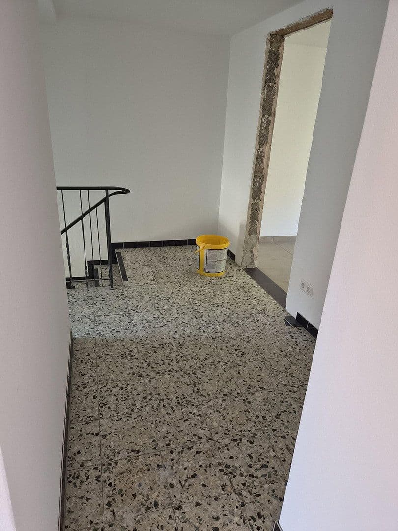 Pronájem domu 84 m², pozemek 300 m², Rottenburger Str. 12, Rottenburg am Neckar, Bádensko-Württembersko Pronájem domu 84 m², pozemek 300 m², Rottenburger Str. 12, Rottenburg am Neckar, Bádensko-Württembersko