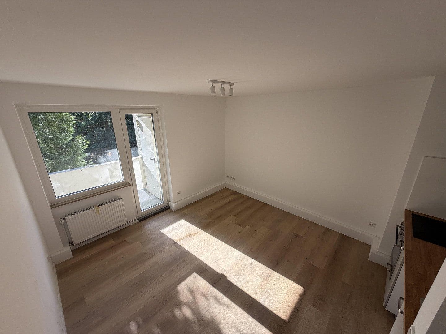 Pronájem bytu 2+1 35 m², Düsseldorf, Severní Porýní-Vestfálsko Pronájem bytu 2+1 35 m², Düsseldorf, Severní Porýní-Vestfálsko