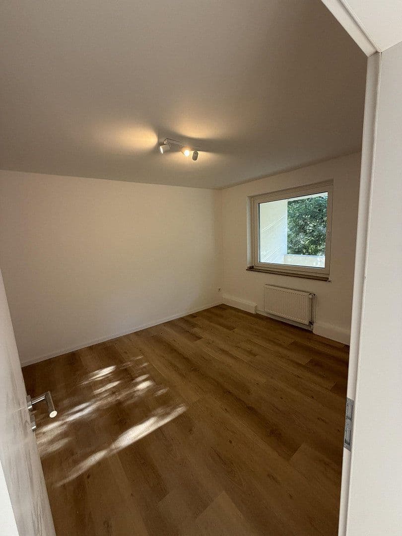 Pronájem bytu 2+1 35 m², Düsseldorf, Severní Porýní-Vestfálsko Pronájem bytu 2+1 35 m², Düsseldorf, Severní Porýní-Vestfálsko