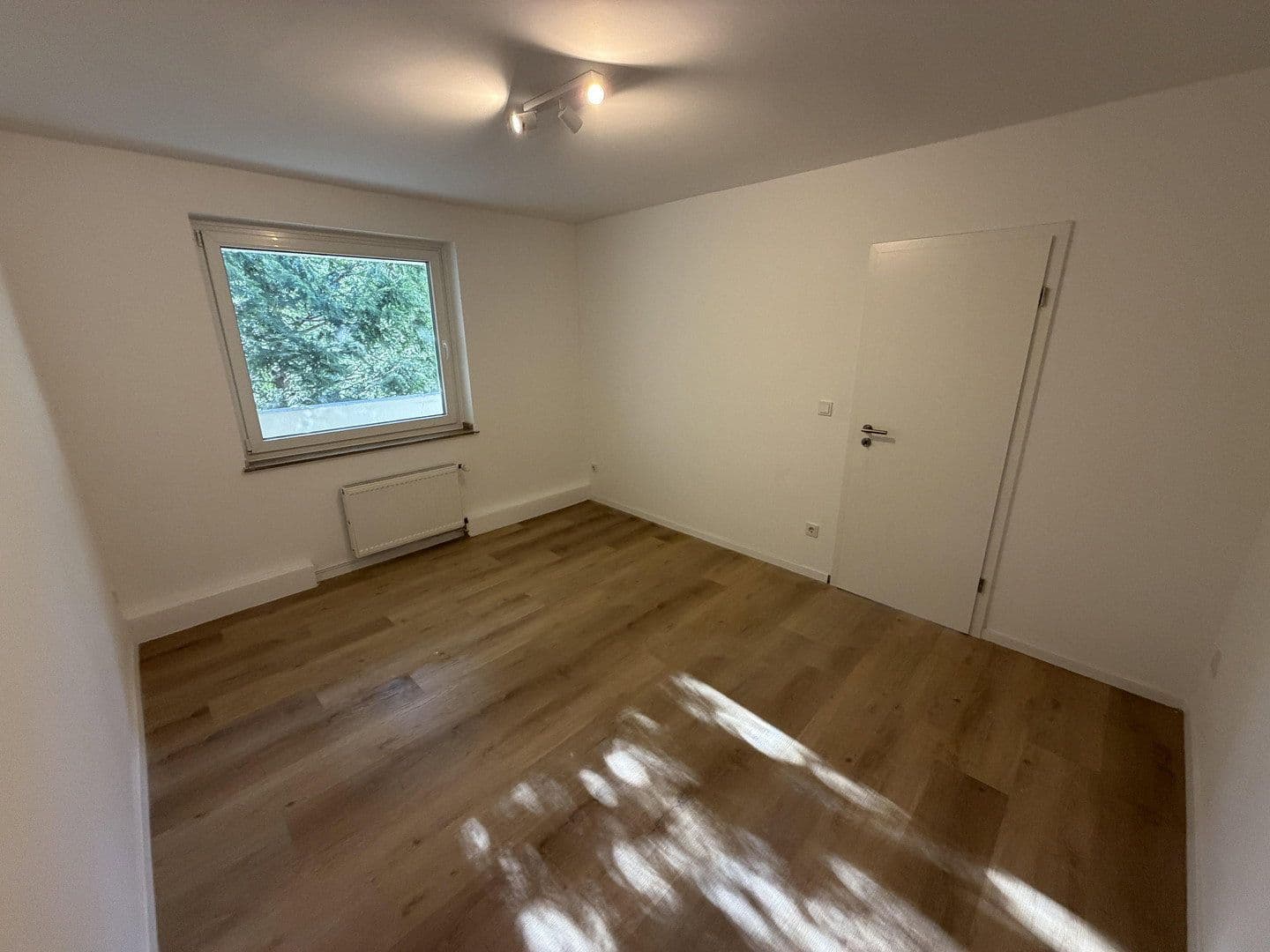 Pronájem bytu 2+1 35 m², Düsseldorf, Severní Porýní-Vestfálsko Pronájem bytu 2+1 35 m², Düsseldorf, Severní Porýní-Vestfálsko