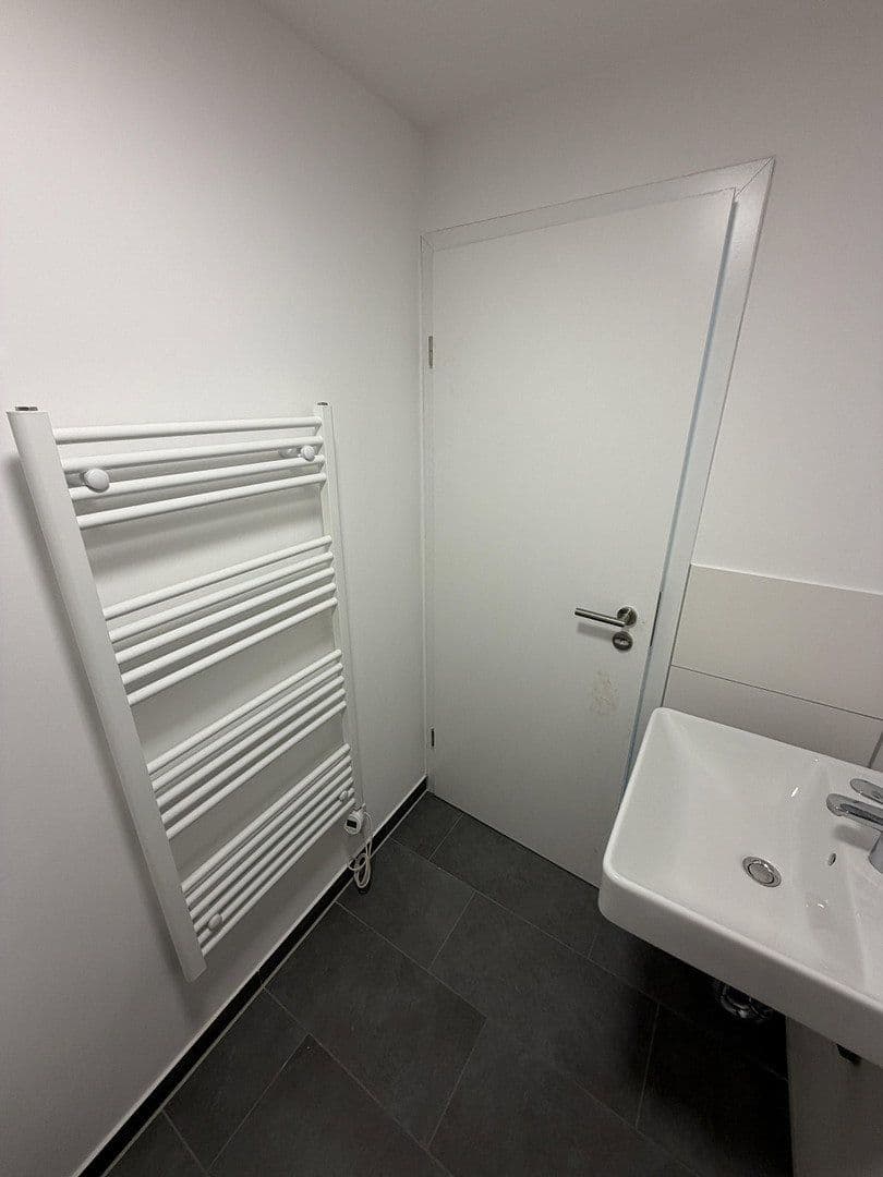 Pronájem bytu 2+1 35 m², Düsseldorf, Severní Porýní-Vestfálsko Pronájem bytu 2+1 35 m², Düsseldorf, Severní Porýní-Vestfálsko