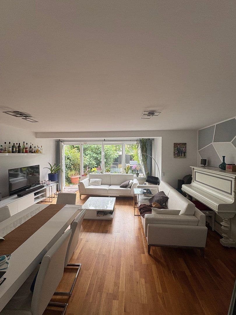 Prodej domu 120 m², pozemek 239 m², Parkstrasse 28, Kelkheim (Taunus), Hessen Prodej domu 120 m², pozemek 239 m², Parkstrasse 28, Kelkheim (Taunus), Hessen