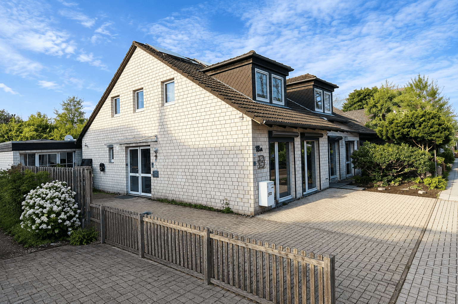 Prodej domu 174 m², pozemek 706 m², Fuchsrain 18a, Hannover, Dolní Sasko Prodej domu 174 m², pozemek 706 m², Fuchsrain 18a, Hannover, Dolní Sasko