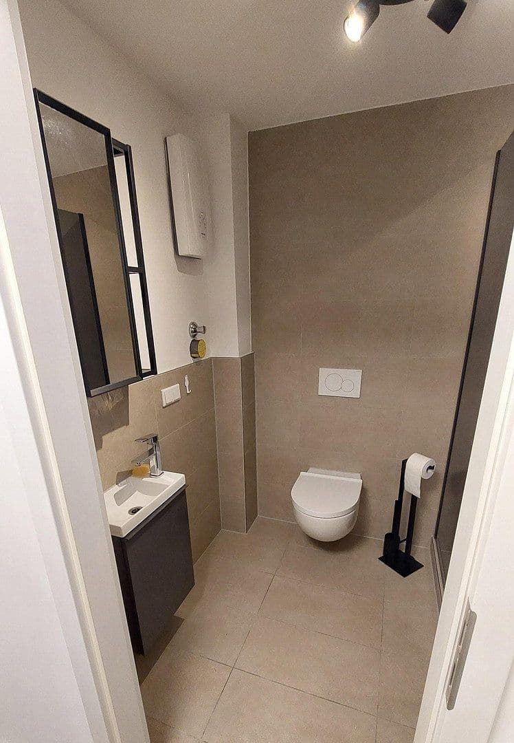 Pronájem bytu 1+1 29 m², Mannheim, Bádensko-Württembersko Pronájem bytu 1+1 29 m², Mannheim, Bádensko-Württembersko