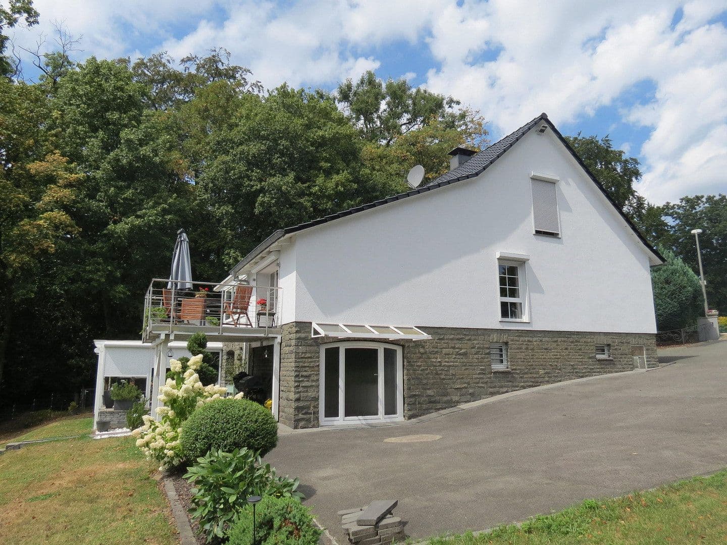 Prodej domu 145 m², pozemek 1.004 m², Remscheid, Severní Porýní-Vestfálsko Prodej domu 145 m², pozemek 1.004 m², Remscheid, Severní Porýní-Vestfálsko