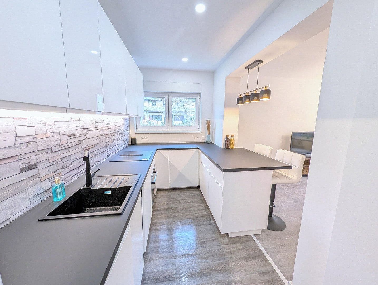 Prodej bytu 4+1 92 m², Berlin, Berlín Prodej bytu 4+1 92 m², Berlin, Berlín