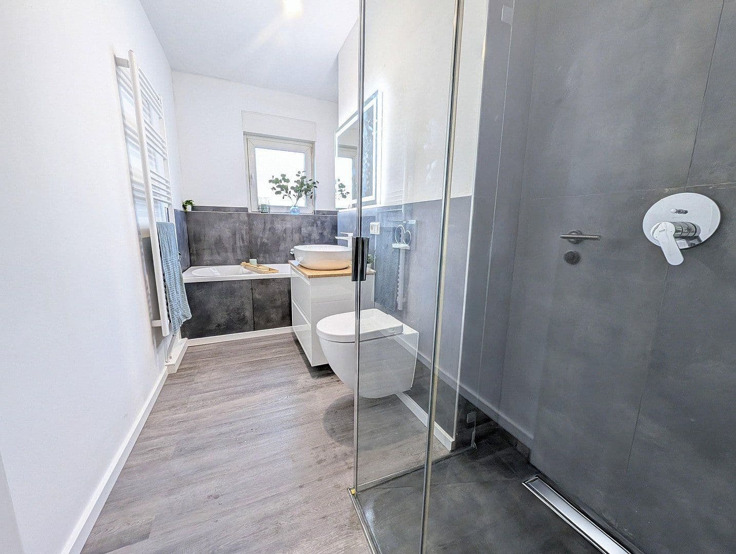 Prodej bytu 4+1 92 m², Berlin, Berlín Prodej bytu 4+1 92 m², Berlin, Berlín