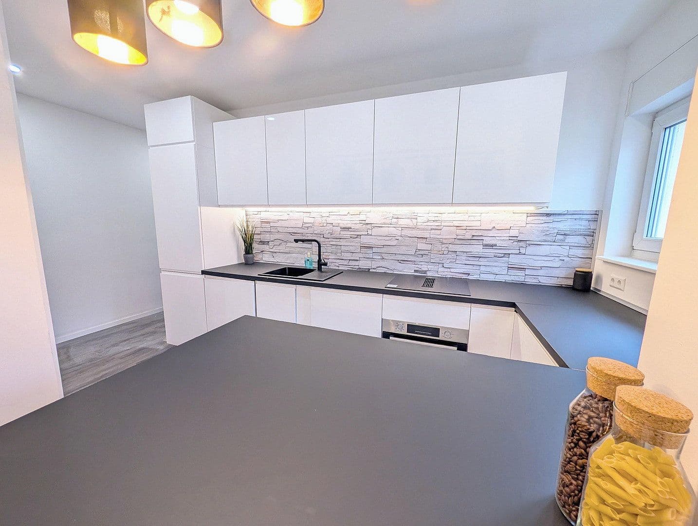 Prodej bytu 4+1 92 m², Berlin, Berlín Prodej bytu 4+1 92 m², Berlin, Berlín