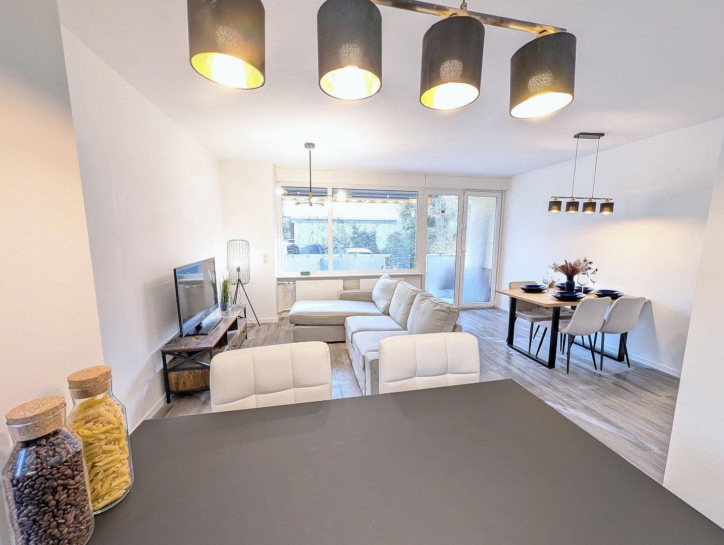 Prodej bytu 4+1 92 m², Berlin, Berlín Prodej bytu 4+1 92 m², Berlin, Berlín