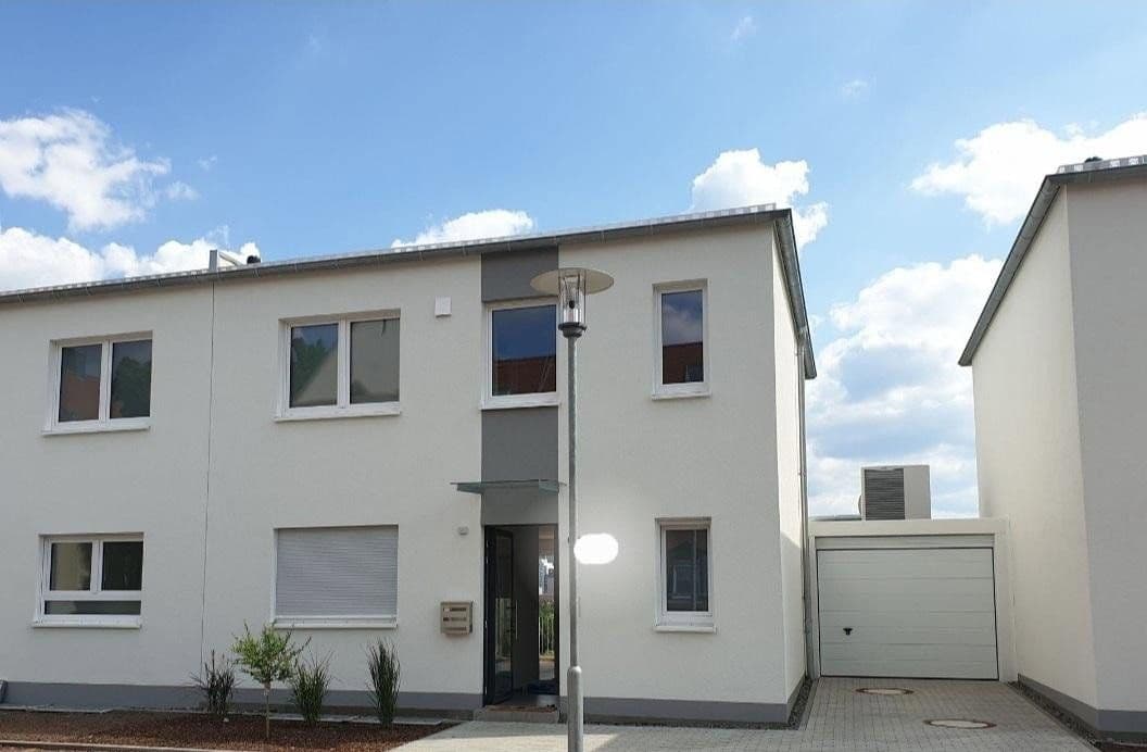 Pronájem domu 165 m², pozemek 289 m², Kaiserslautern, Porýní-Falc Pronájem domu 165 m², pozemek 289 m², Kaiserslautern, Porýní-Falc