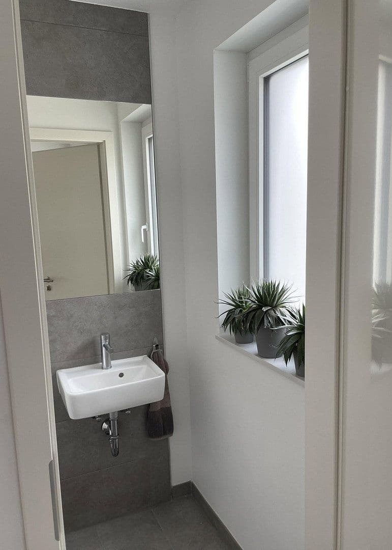 Pronájem domu 165 m², pozemek 289 m², Kaiserslautern, Porýní-Falc Pronájem domu 165 m², pozemek 289 m², Kaiserslautern, Porýní-Falc
