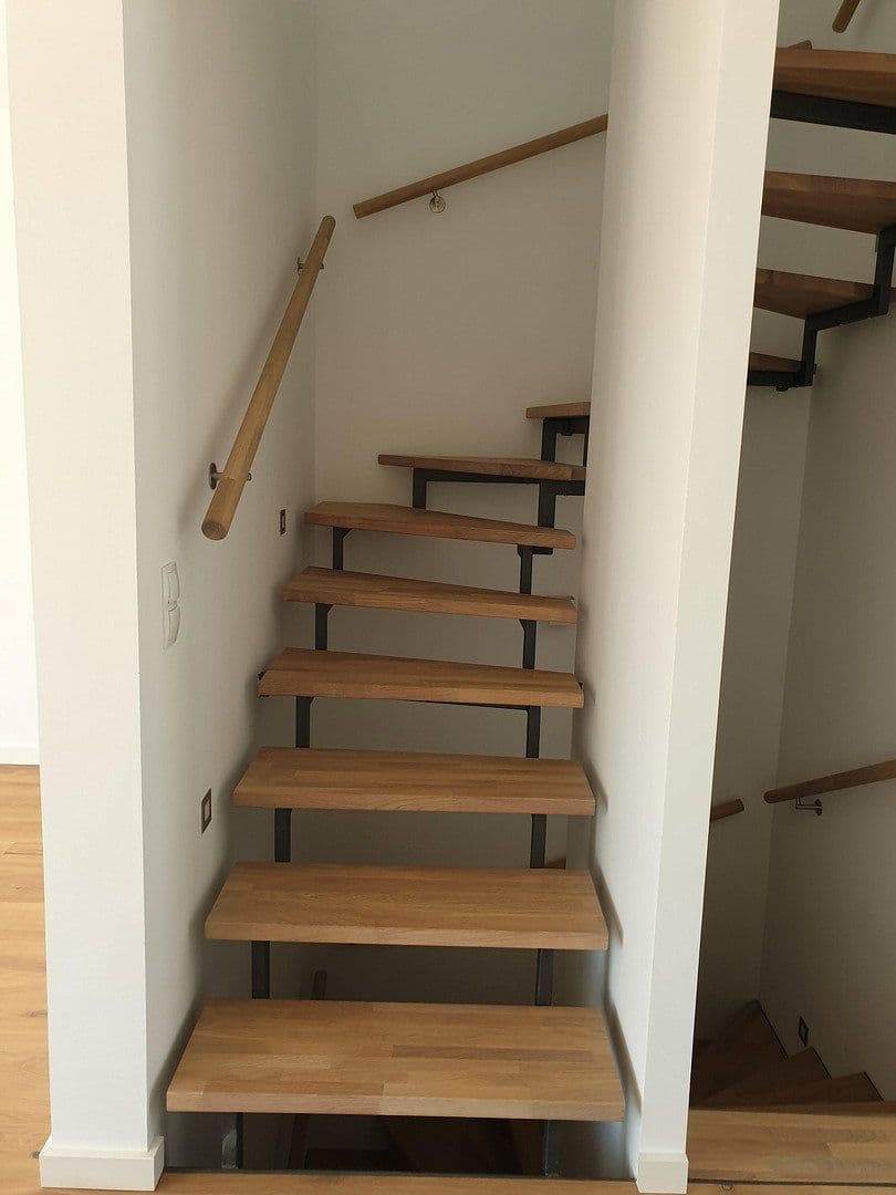 Pronájem domu 165 m², pozemek 289 m², Kaiserslautern, Porýní-Falc Pronájem domu 165 m², pozemek 289 m², Kaiserslautern, Porýní-Falc