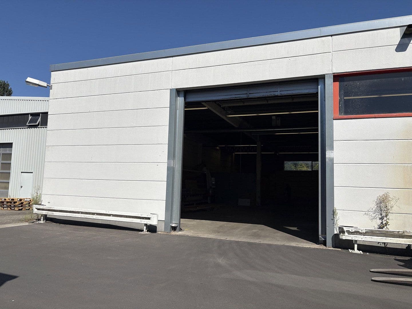 Pronájem nebytového prostoru 1.400 m², Birkenweiherstraße 17, Langenselbold, Hessen Pronájem nebytového prostoru 1.400 m², Birkenweiherstraße 17, Langenselbold, Hessen