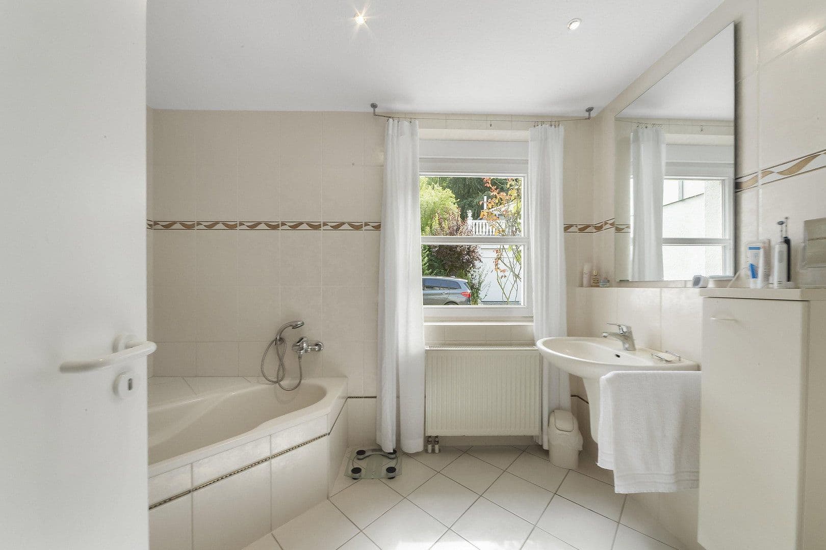 Prodej domu 204 m², pozemek 894 m², Northeim, Dolní Sasko Prodej domu 204 m², pozemek 894 m², Northeim, Dolní Sasko