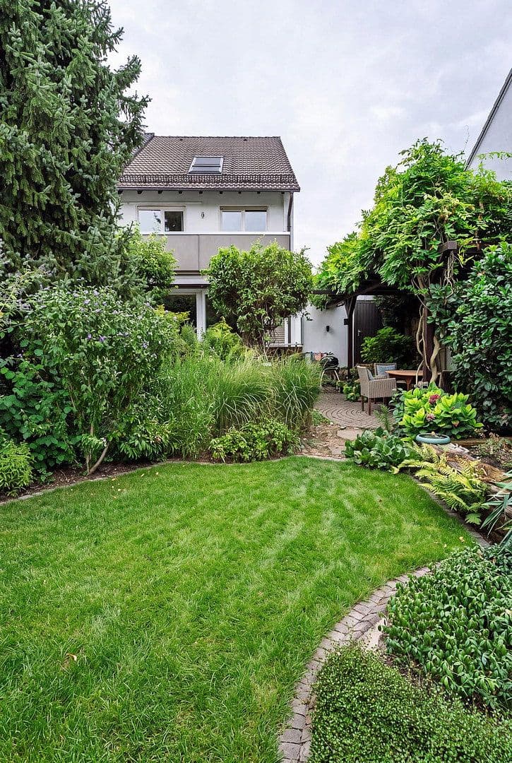 Prodej domu 153 m², pozemek 341 m², Joh.-Seb.-Bach-Straße 10a, Plankstadt, Bádensko-Württembersko Prodej domu 153 m², pozemek 341 m², Joh.-Seb.-Bach-Straße 10a, Plankstadt, Bádensko-Württembersko