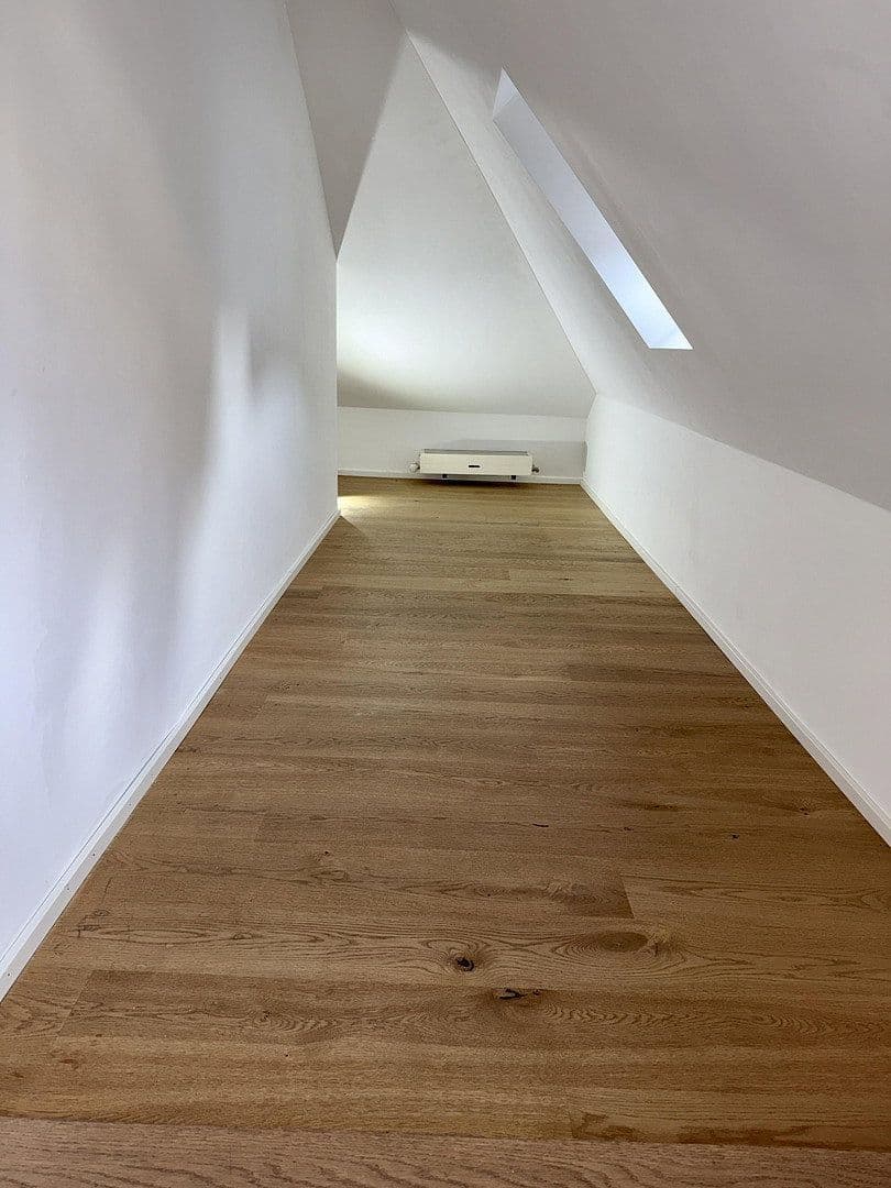 Pronájem bytu 3+1 72 m², Ludwigstraße 110A, Stuttgart, Bádensko-Württembersko Pronájem bytu 3+1 72 m², Ludwigstraße 110A, Stuttgart, Bádensko-Württembersko