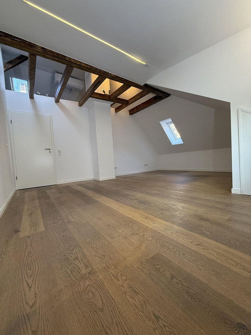 Pronájem bytu 3+1 72 m², Ludwigstraße 110A, Stuttgart, Bádensko-Württembersko Pronájem bytu 3+1 72 m², Ludwigstraße 110A, Stuttgart, Bádensko-Württembersko