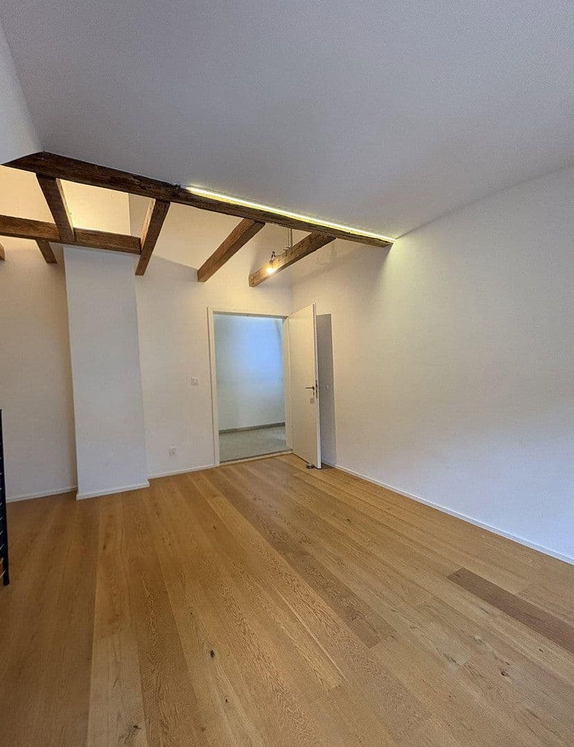 Pronájem bytu 3+1 72 m², Ludwigstraße 110A, Stuttgart, Bádensko-Württembersko Pronájem bytu 3+1 72 m², Ludwigstraße 110A, Stuttgart, Bádensko-Württembersko
