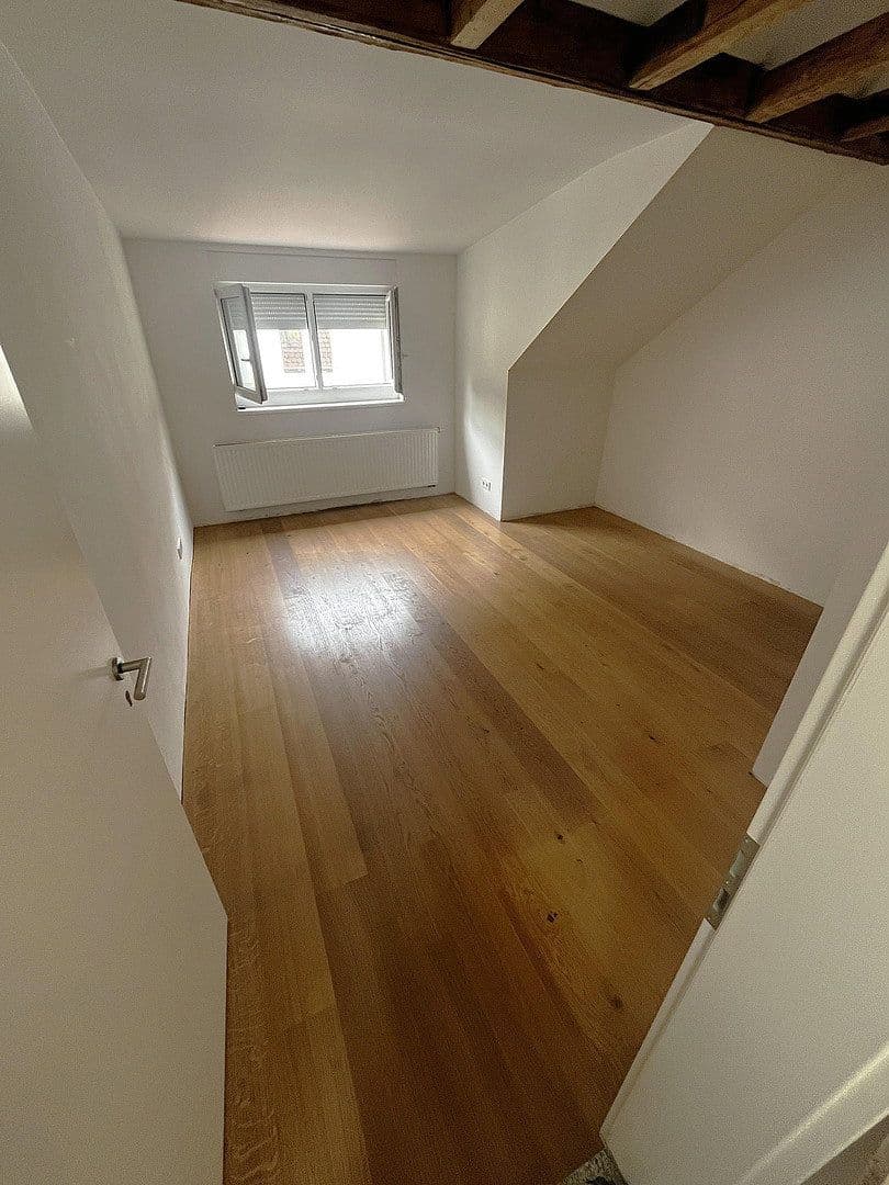 Pronájem bytu 3+1 72 m², Ludwigstraße 110A, Stuttgart, Bádensko-Württembersko Pronájem bytu 3+1 72 m², Ludwigstraße 110A, Stuttgart, Bádensko-Württembersko