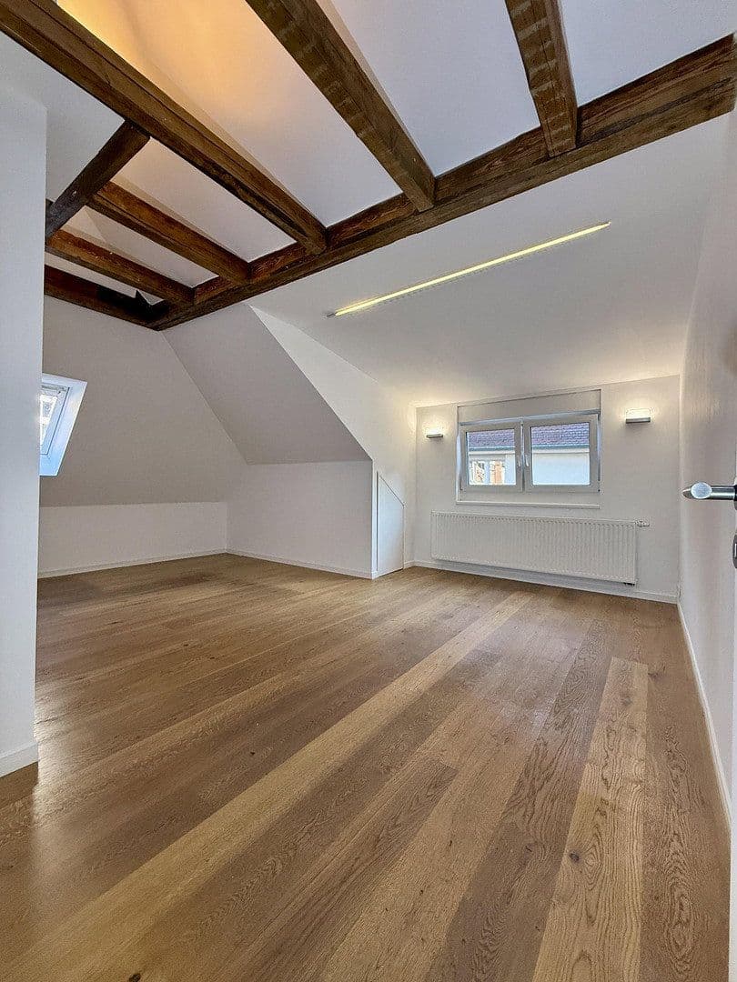 Pronájem bytu 3+1 72 m², Ludwigstraße 110A, Stuttgart, Bádensko-Württembersko Pronájem bytu 3+1 72 m², Ludwigstraße 110A, Stuttgart, Bádensko-Württembersko