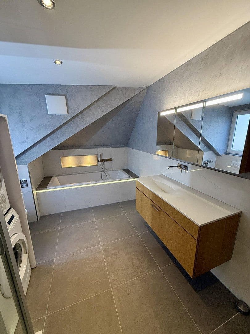 Pronájem bytu 3+1 72 m², Ludwigstraße 110A, Stuttgart, Bádensko-Württembersko Pronájem bytu 3+1 72 m², Ludwigstraße 110A, Stuttgart, Bádensko-Württembersko