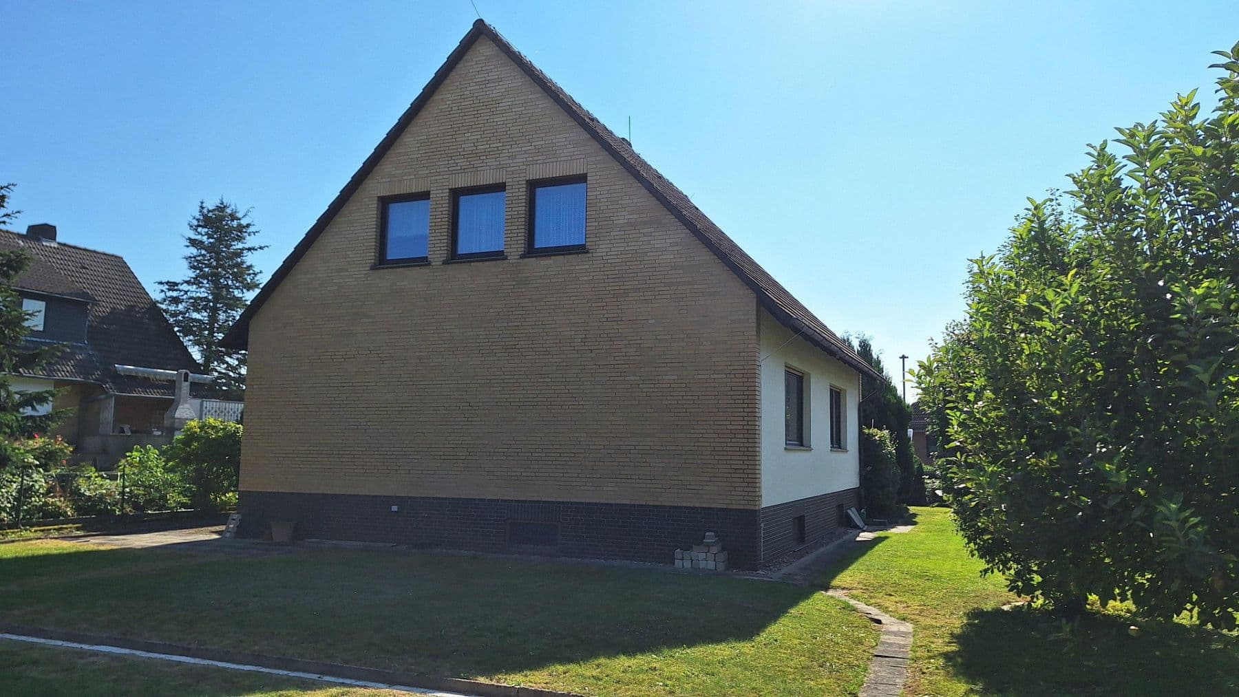 Prodej domu 136 m², pozemek 730 m², Schwülper, Dolní Sasko Prodej domu 136 m², pozemek 730 m², Schwülper, Dolní Sasko