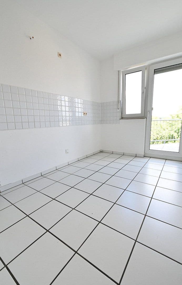 Pronájem bytu 3+1 110 m², Frankfurter Str.214, Köln, Severní Porýní-Vestfálsko Pronájem bytu 3+1 110 m², Frankfurter Str.214, Köln, Severní Porýní-Vestfálsko