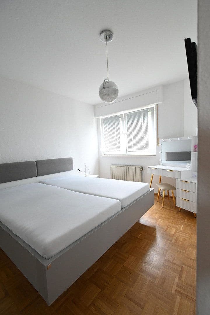 Pronájem bytu 3+1 110 m², Frankfurter Str.214, Köln, Severní Porýní-Vestfálsko Pronájem bytu 3+1 110 m², Frankfurter Str.214, Köln, Severní Porýní-Vestfálsko