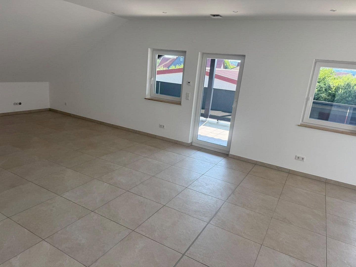 Pronájem bytu 3+1 130 m², Am Antoniweiher 4, Oberreichenbach, Bavorsko Pronájem bytu 3+1 130 m², Am Antoniweiher 4, Oberreichenbach, Bavorsko