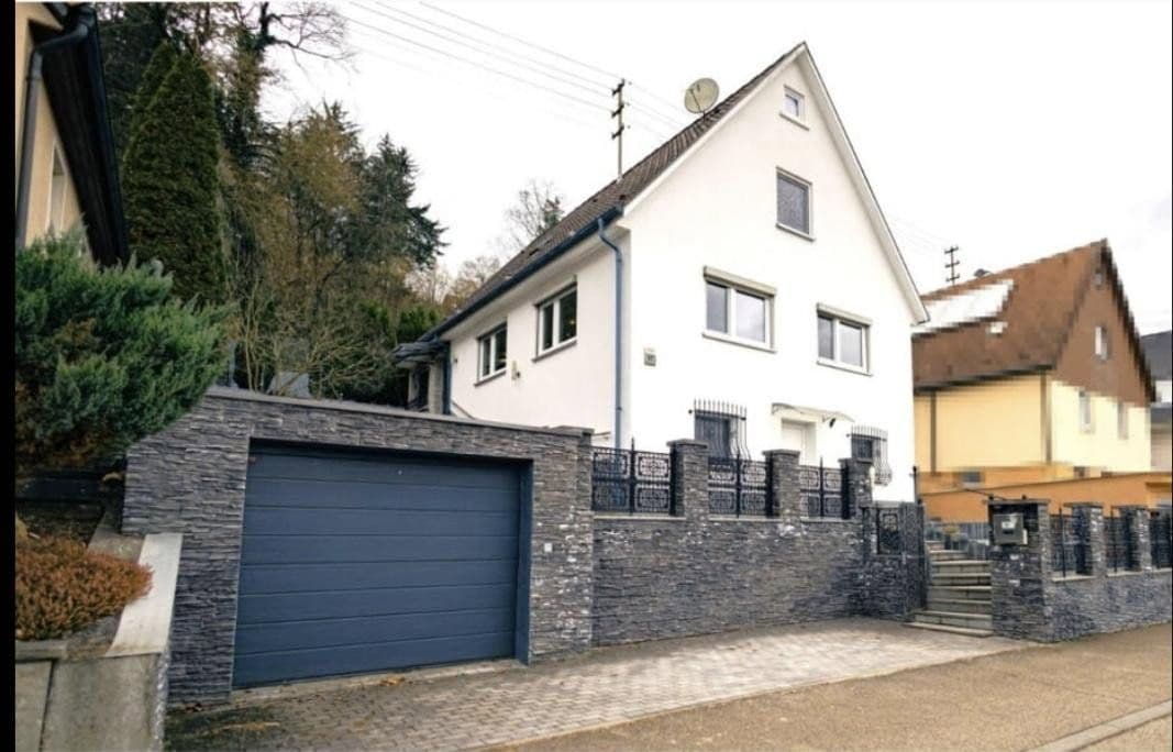 Prodej domu 120 m², pozemek 1.061 m², Hüttlingerstraße 17, Aalen, Bádensko-Württembersko Prodej domu 120 m², pozemek 1.061 m², Hüttlingerstraße 17, Aalen, Bádensko-Württembersko