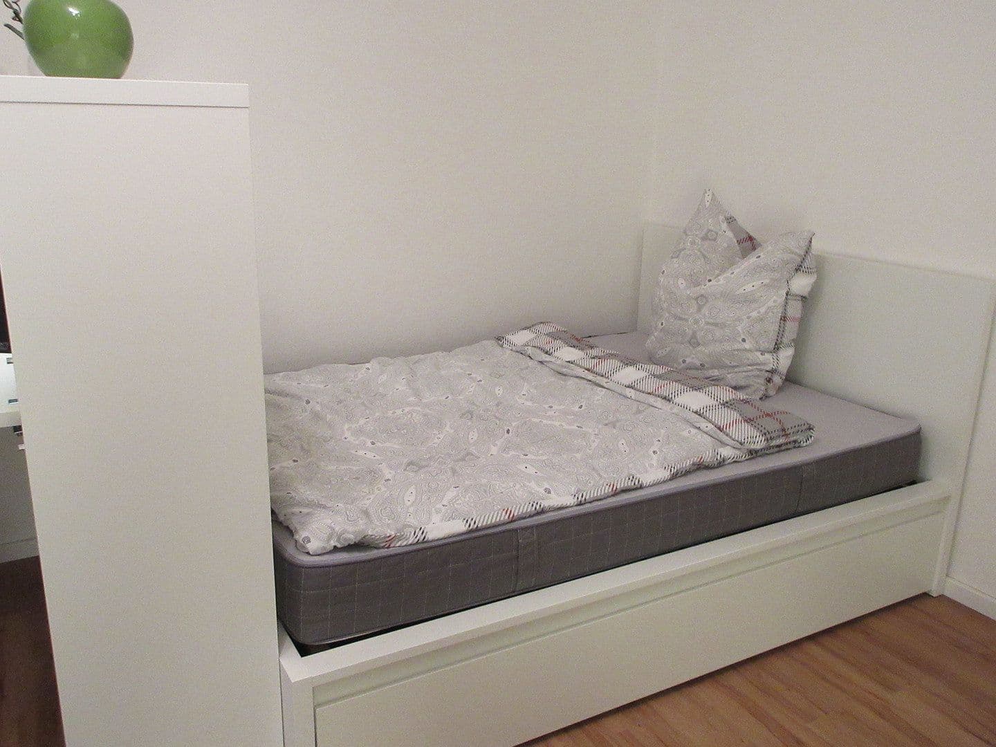 Pronájem bytu 1+1 37 m², Berlin-Steglitz, Berlín Pronájem bytu 1+1 37 m², Berlin-Steglitz, Berlín
