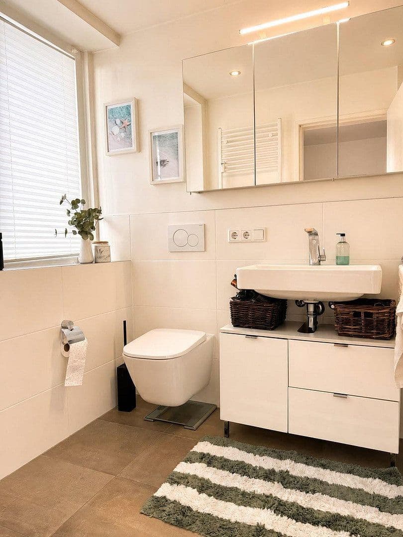 Pronájem bytu 3+1 100 m², Mörsenbroicher Weg, Düsseldorf, Severní Porýní-Vestfálsko Pronájem bytu 3+1 100 m², Mörsenbroicher Weg, Düsseldorf, Severní Porýní-Vestfálsko