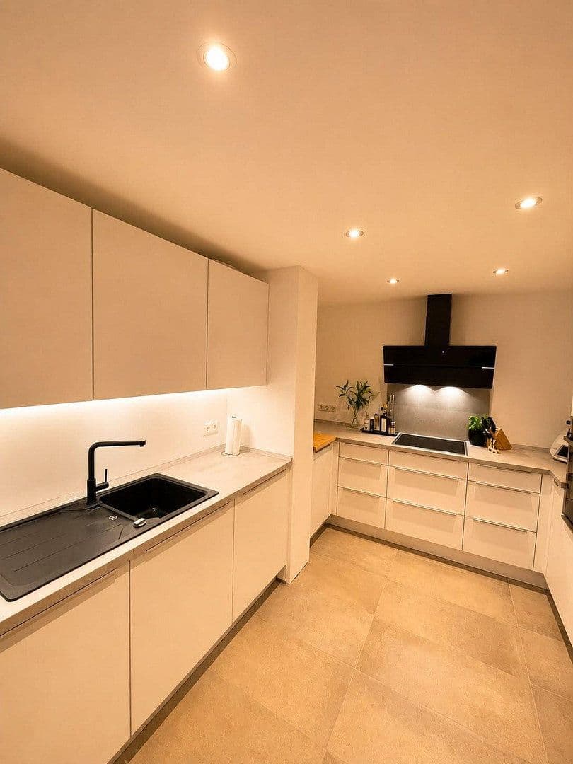 Pronájem bytu 3+1 100 m², Mörsenbroicher Weg, Düsseldorf, Severní Porýní-Vestfálsko Pronájem bytu 3+1 100 m², Mörsenbroicher Weg, Düsseldorf, Severní Porýní-Vestfálsko