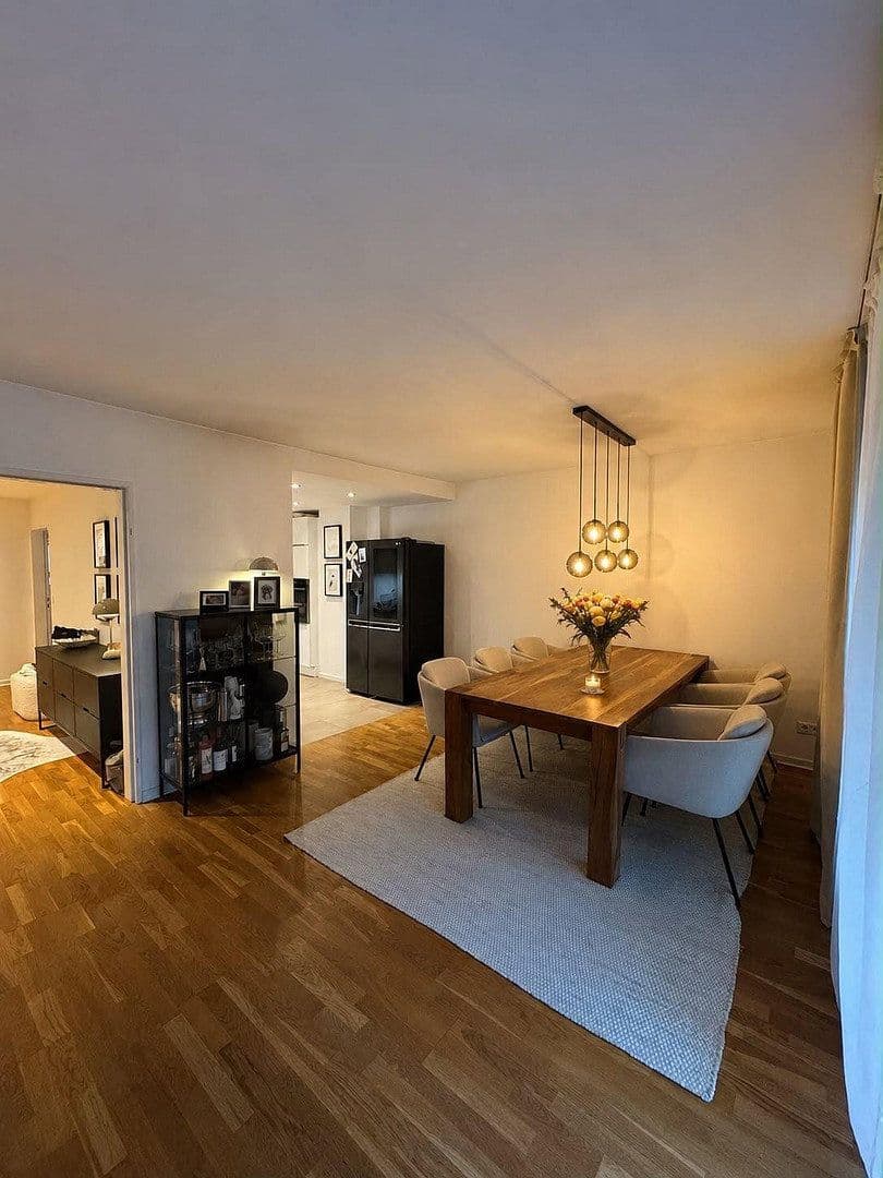 Pronájem bytu 3+1 100 m², Mörsenbroicher Weg, Düsseldorf, Severní Porýní-Vestfálsko Pronájem bytu 3+1 100 m², Mörsenbroicher Weg, Düsseldorf, Severní Porýní-Vestfálsko