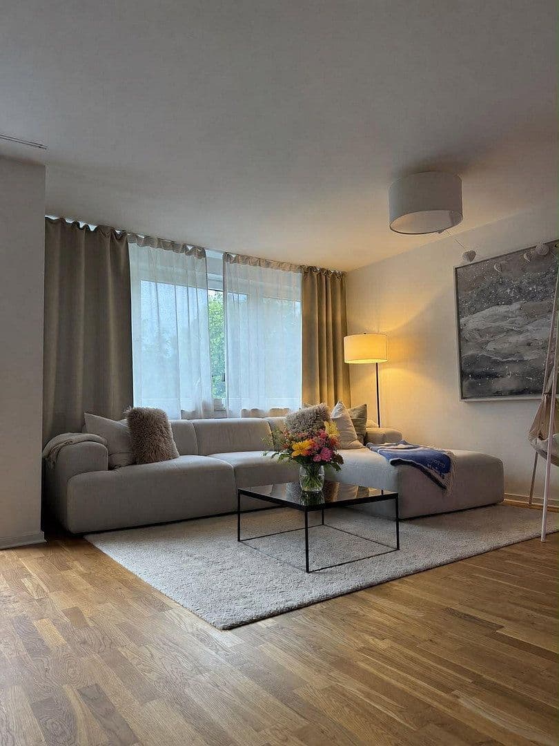 Pronájem bytu 3+1 100 m², Mörsenbroicher Weg, Düsseldorf, Severní Porýní-Vestfálsko Pronájem bytu 3+1 100 m², Mörsenbroicher Weg, Düsseldorf, Severní Porýní-Vestfálsko