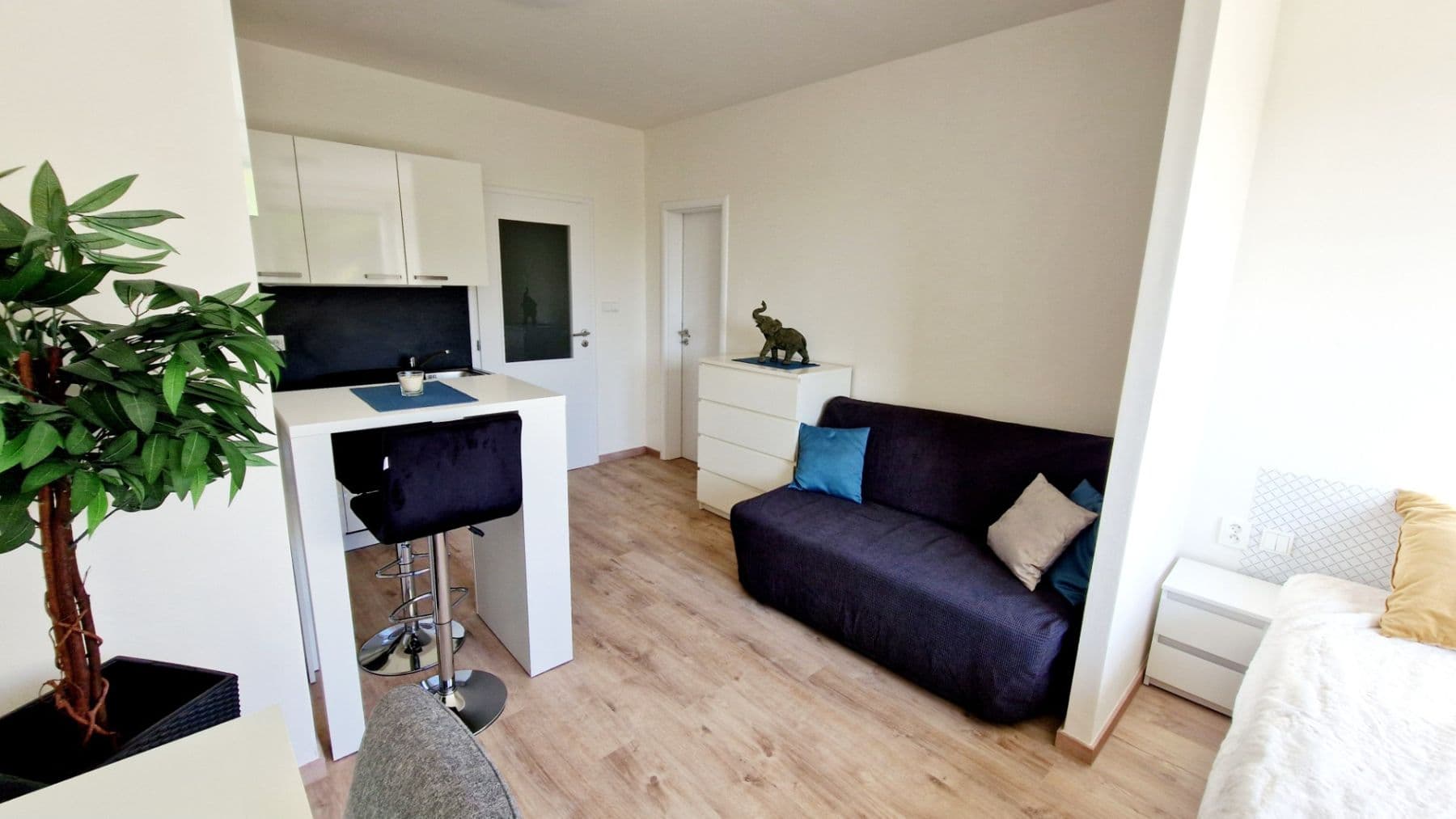Pronájem bytu 1+kk 30 m², Pod Lysinami, Praha, Praha Pronájem bytu 1+kk 30 m², Pod Lysinami, Praha, Praha