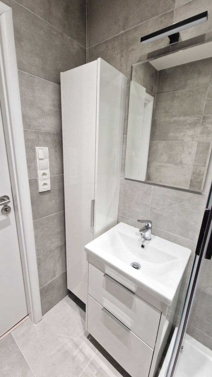 Pronájem bytu 1+kk 30 m², Pod Lysinami, Praha, Praha Pronájem bytu 1+kk 30 m², Pod Lysinami, Praha, Praha