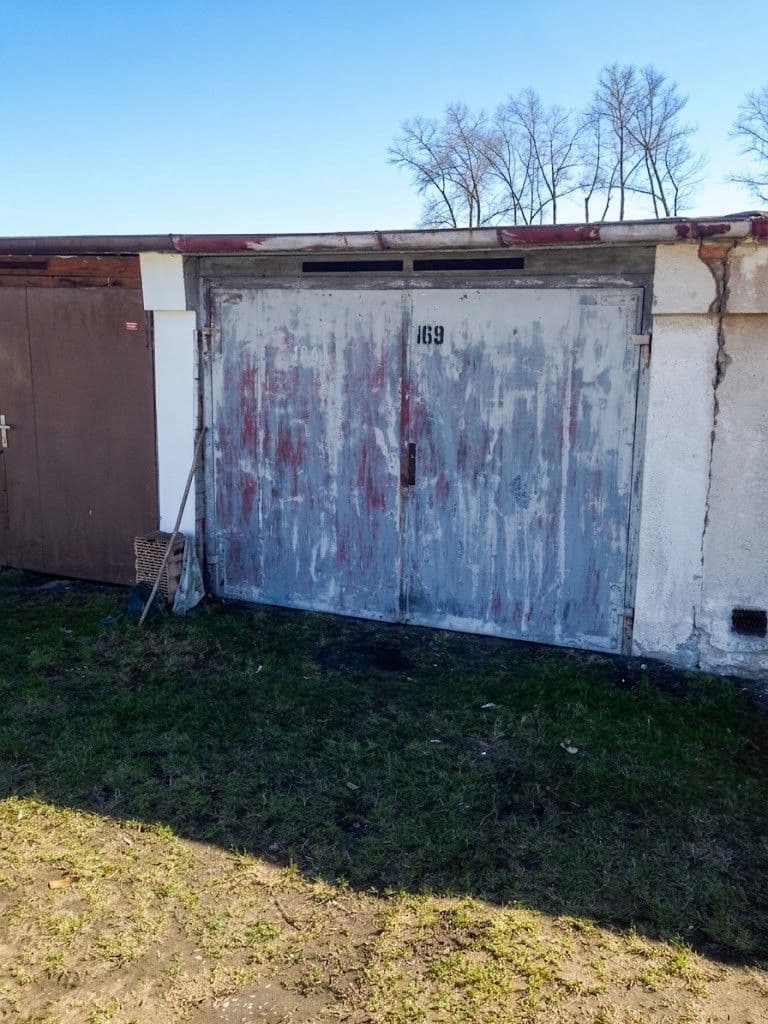 Prodej garáže 18 m², kpt. Nálepky, Pardubice, Pardubický kraj Prodej garáže 18 m², kpt. Nálepky, Pardubice, Pardubický kraj