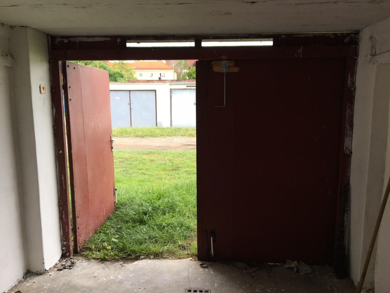 Prodej garáže 18 m², kpt. Nálepky, Pardubice, Pardubický kraj Prodej garáže 18 m², kpt. Nálepky, Pardubice, Pardubický kraj