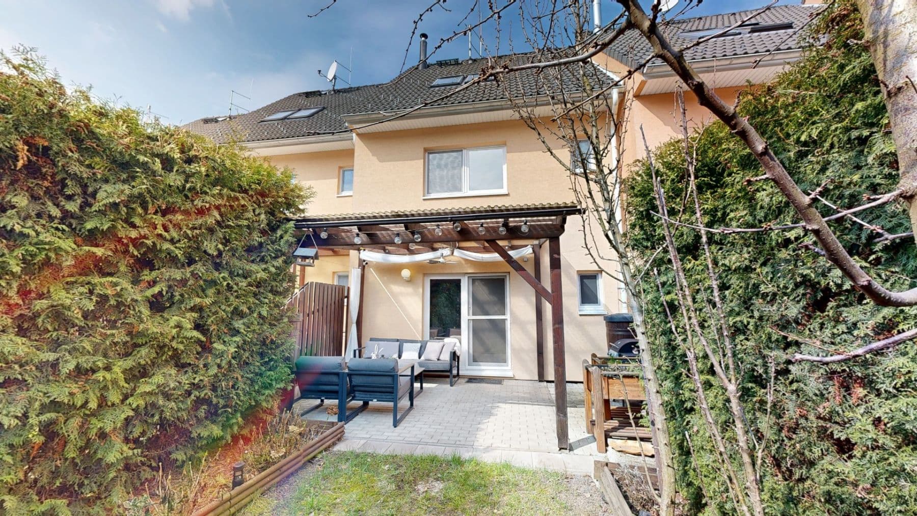 Pronájem domu 120 m², pozemek 60 m², Škvorecká, Úvaly, Středočeský kraj Pronájem domu 120 m², pozemek 60 m², Škvorecká, Úvaly, Středočeský kraj