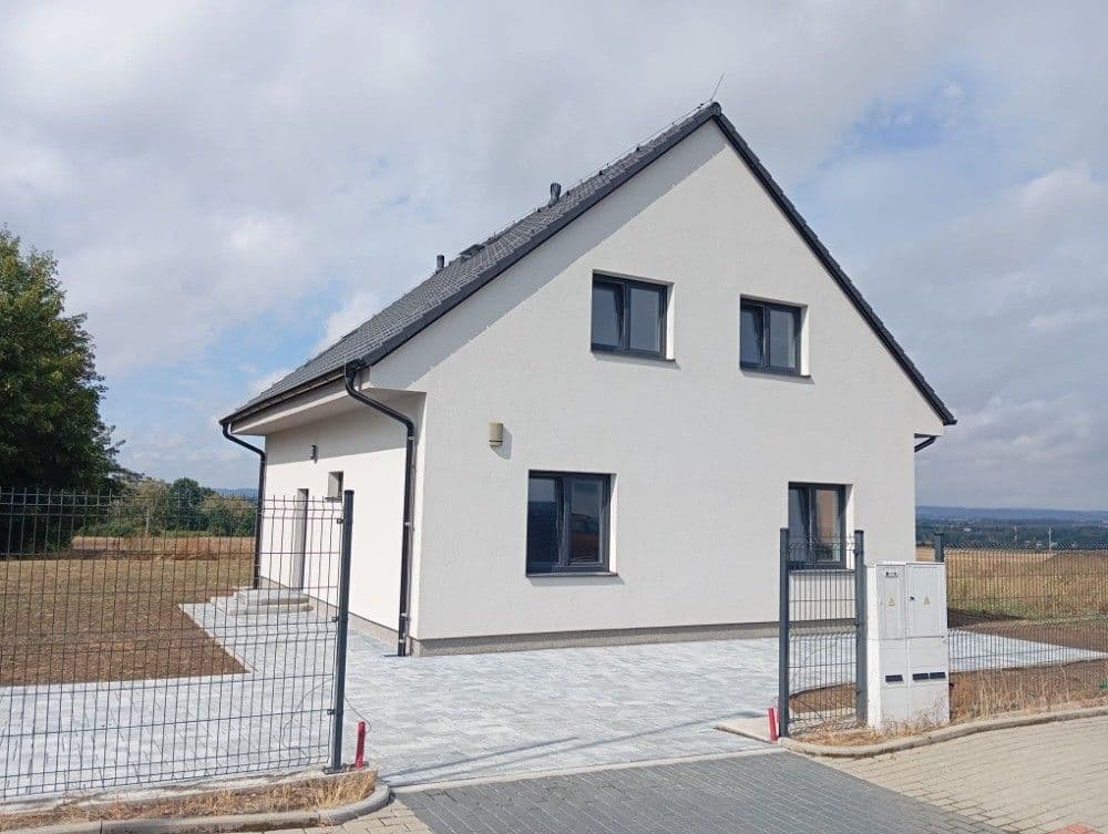 Pronájem domu 150 m², pozemek 975 m², Topolová, Cheb, Karlovarský kraj Pronájem domu 150 m², pozemek 975 m², Topolová, Cheb, Karlovarský kraj
