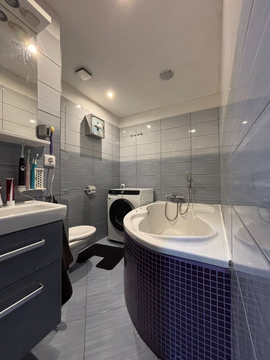 Prodej bytu 4+1 77 m², Závodu míru, Sokolov, Karlovarský kraj Prodej bytu 4+1 77 m², Závodu míru, Sokolov, Karlovarský kraj