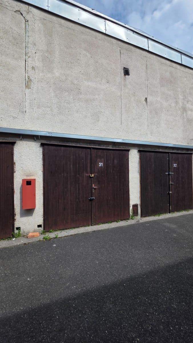 Pronájem garáže 16 m², Bohuslava Martinů, Praha, Praha Pronájem garáže 16 m², Bohuslava Martinů, Praha, Praha