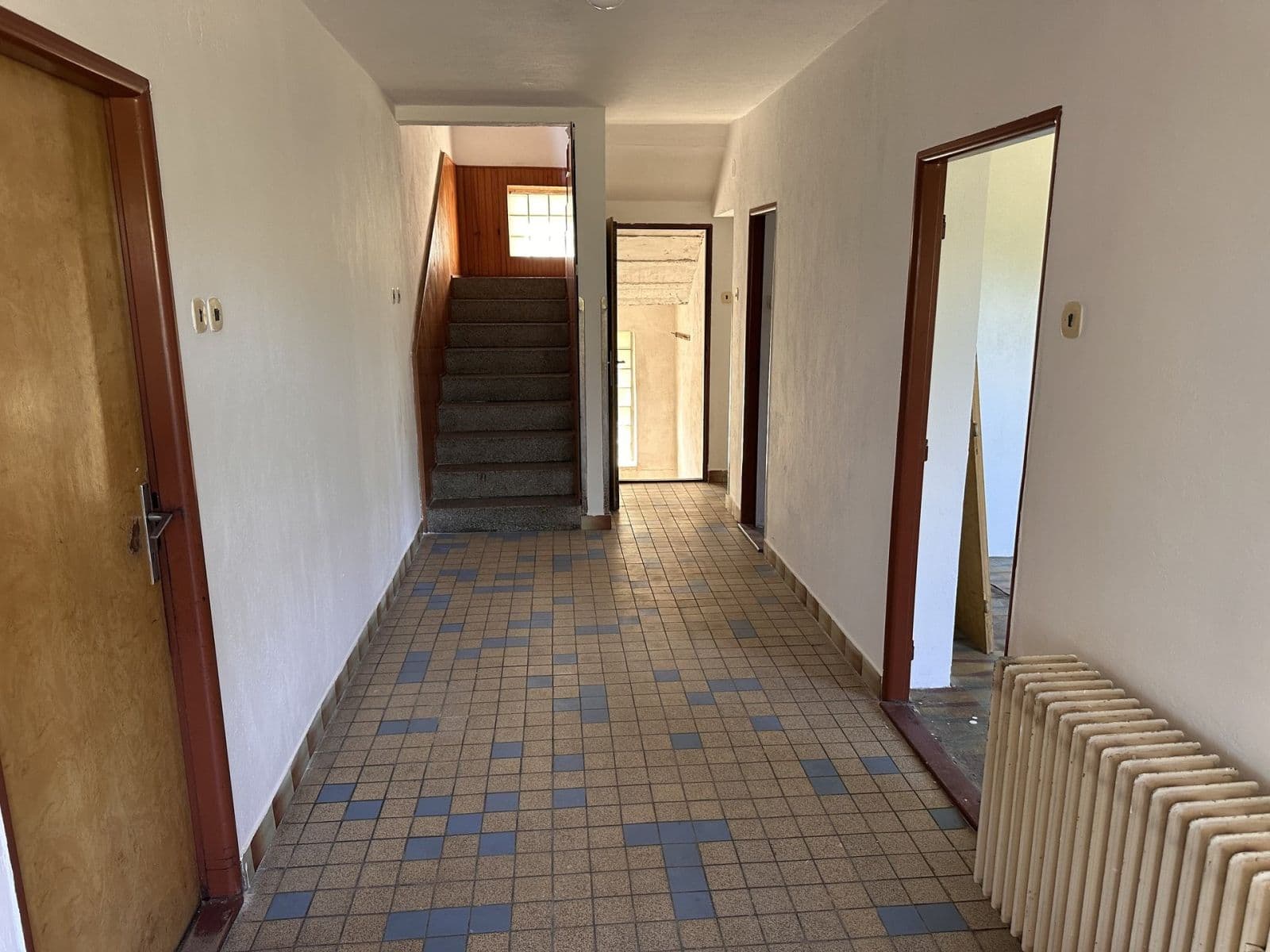 Prodej domu 180 m², pozemek 1.799 m², Staňkovice, Středočeský kraj Prodej domu 180 m², pozemek 1.799 m², Staňkovice, Středočeský kraj