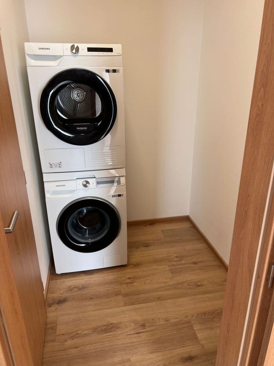Pronájem bytu 3+kk 64 m², Velvarská, Horoměřice, Středočeský kraj Pronájem bytu 3+kk 64 m², Velvarská, Horoměřice, Středočeský kraj